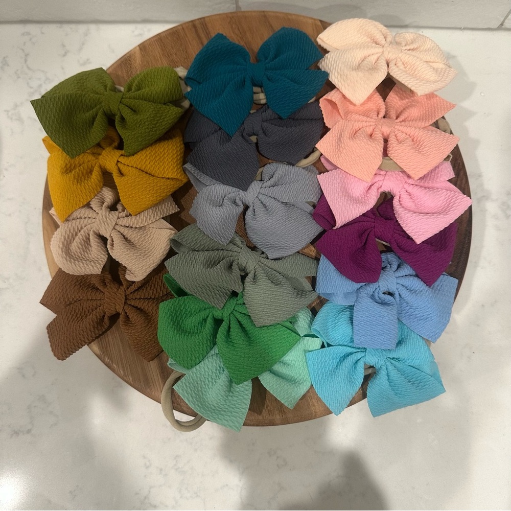 Bundle of 16 headband bows